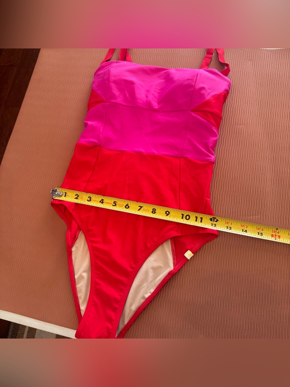 Summersalt Womens The
Sunbather Pink & Red Colorblock
One-Piece Swimsuit - Sz 2 - Picture 5 of 11